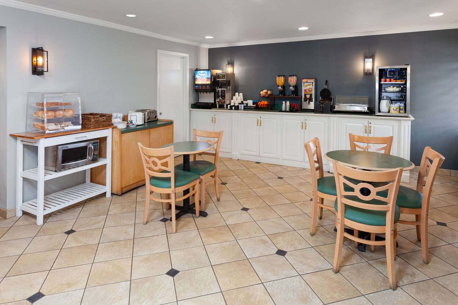 La Quinta Inn by Wyndham Cleveland Independence 6/13