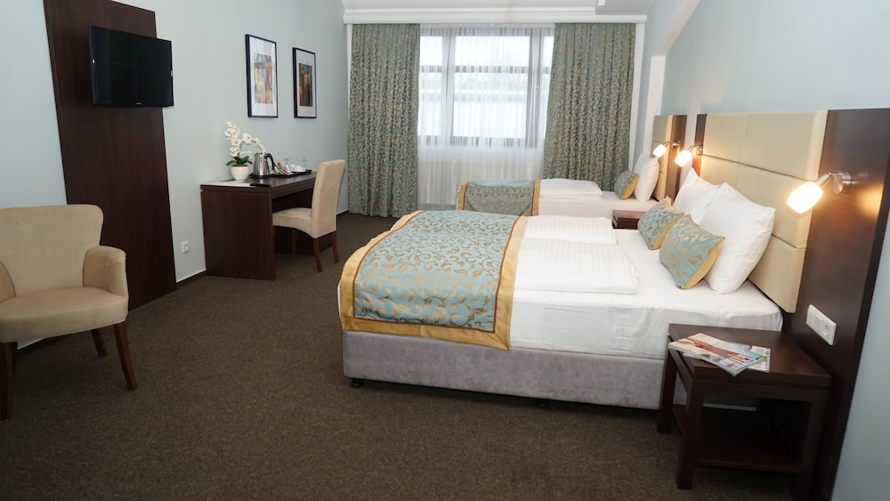 ROOM, TRIPLE