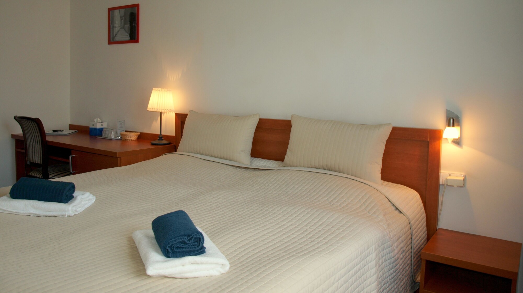 STANDARD, DOUBLE BED, SHARED BATHROOM