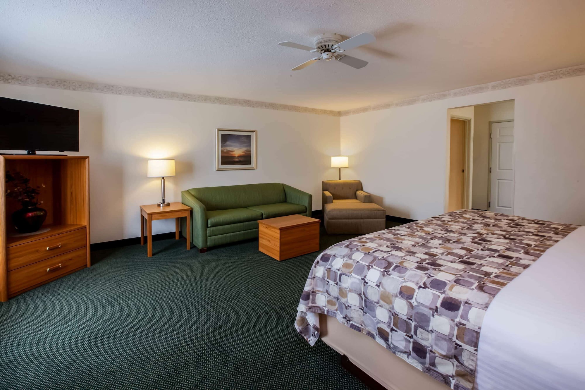 Suite, King Bed, Jetted Tub