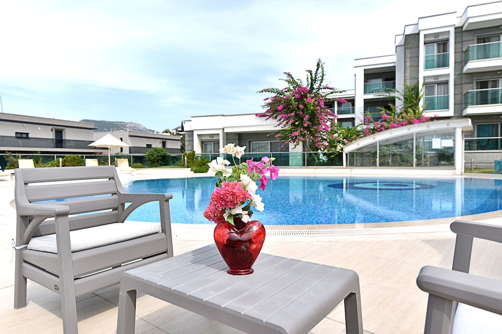 Royal Palm Residence 33/36