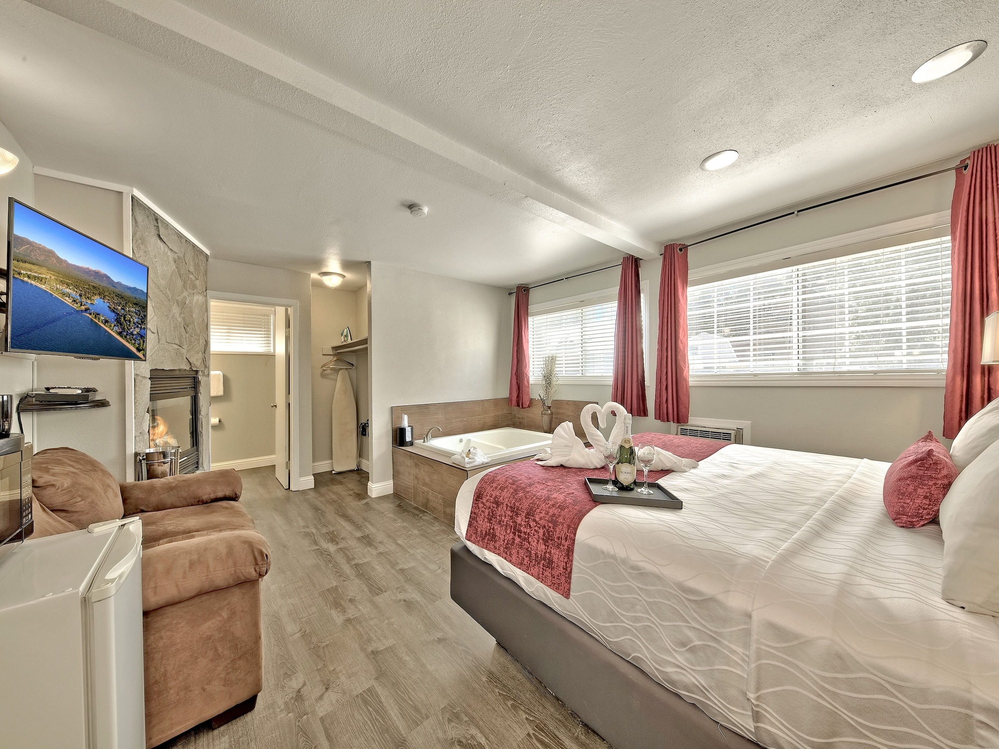 ASPEN, SUITE, KING BED