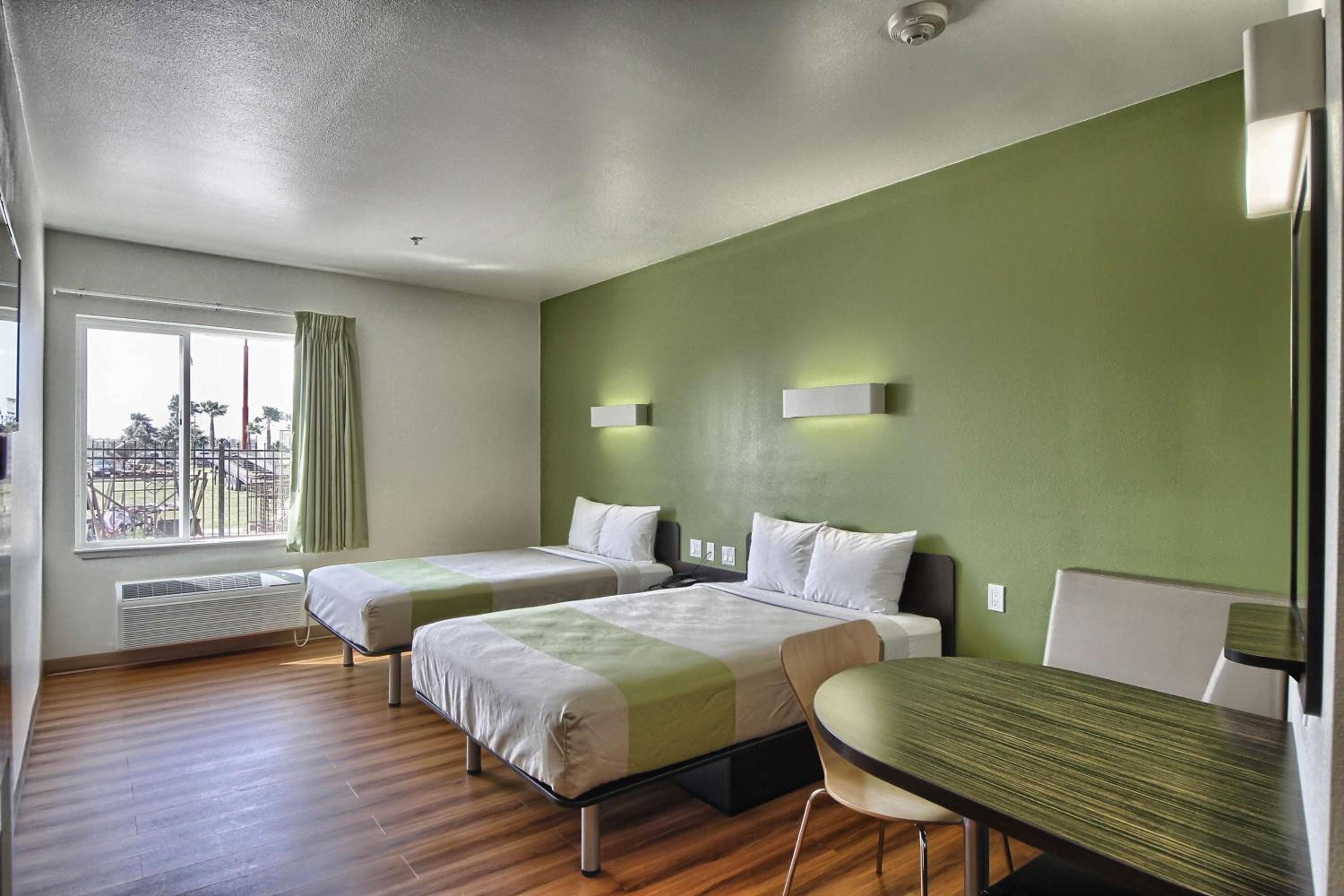 2 Full Beds Non-Smoking