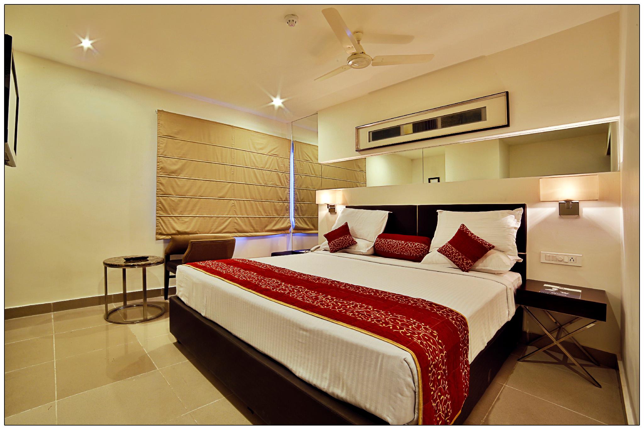 Deluxe, King Bed
