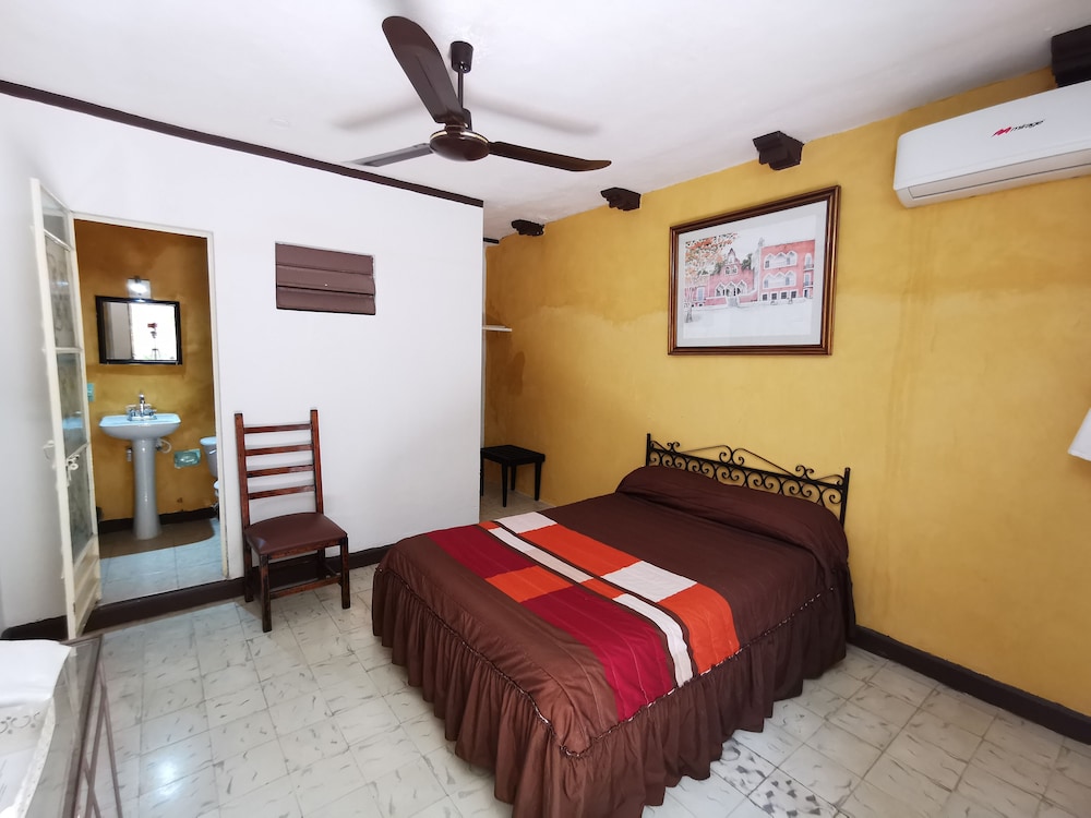 Hotel Mucuy 8/25