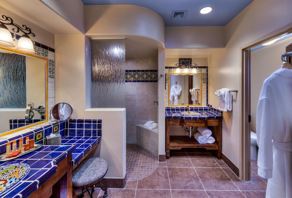 King Bed, Mountain View, Outdoor Bath