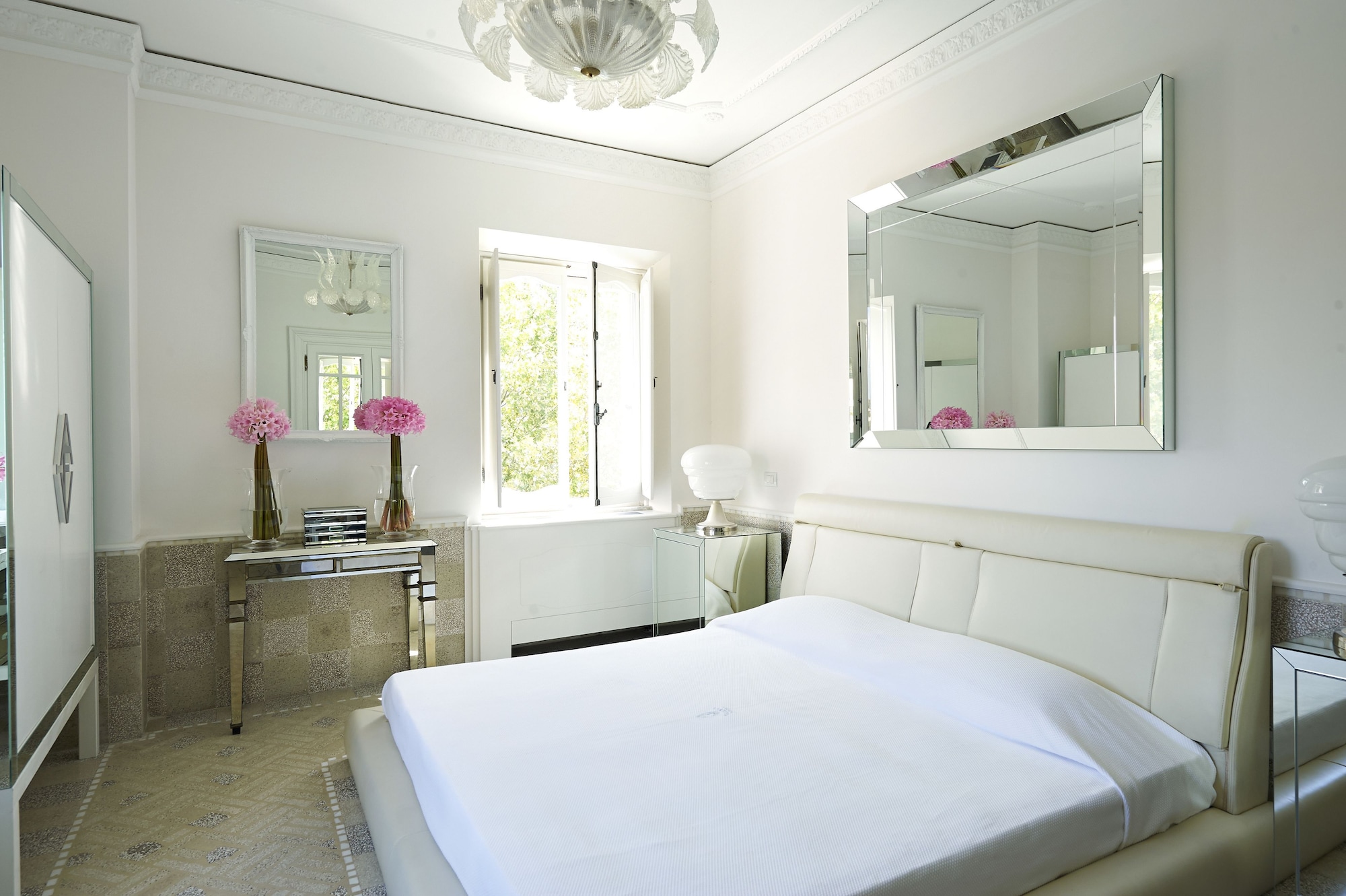 DELUXE, DOUBLE BED