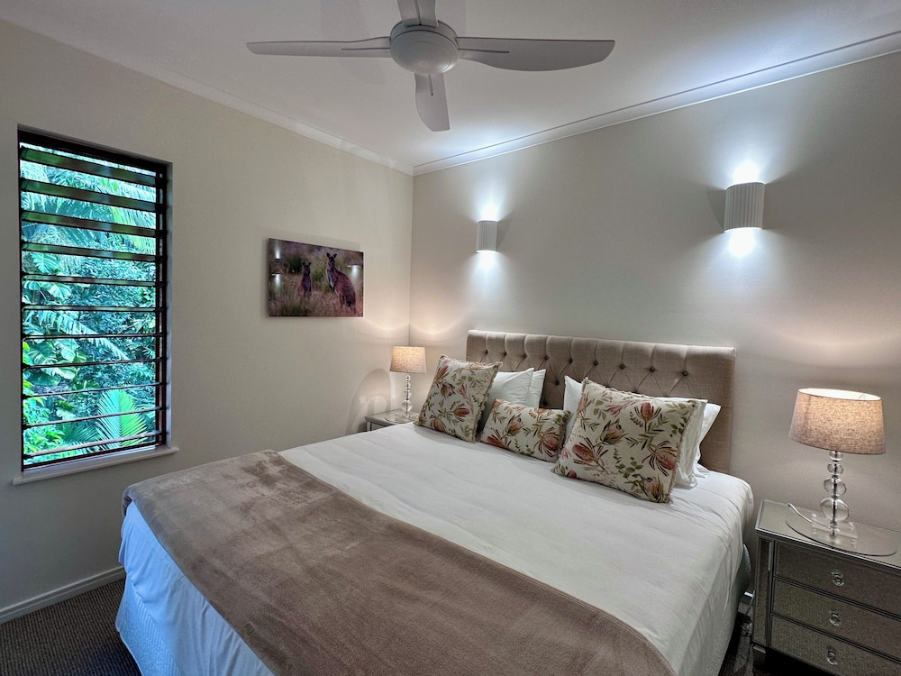 Oasis At Palm Cove 28/71