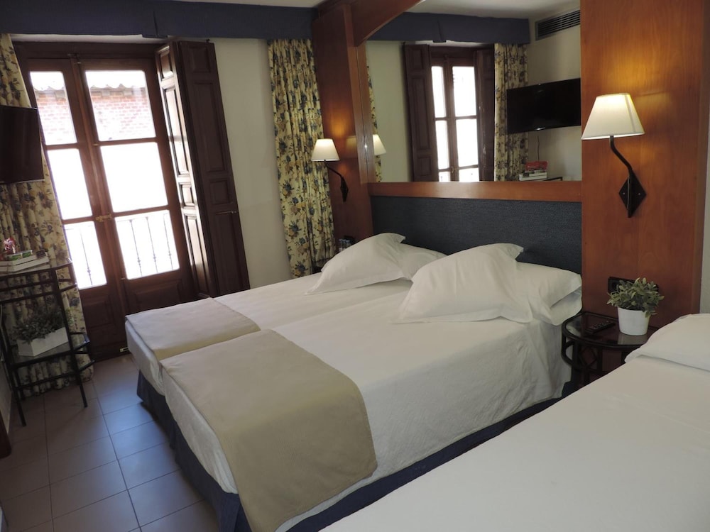 Hostal Miguel De Cervantes 16/57
