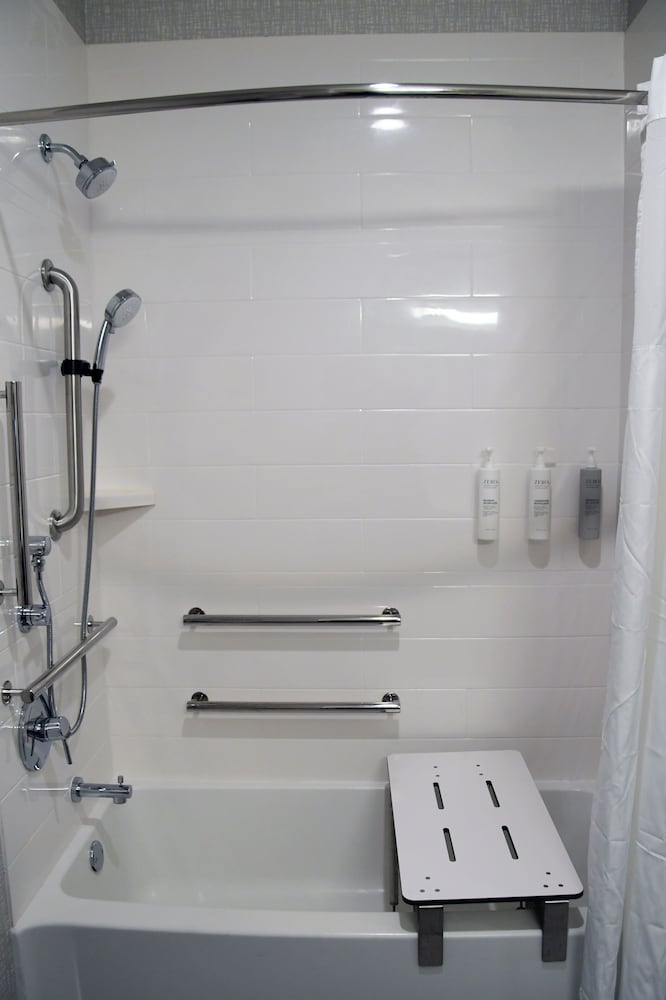 Hampton Inn Glendale Milwaukee, WI 41/42