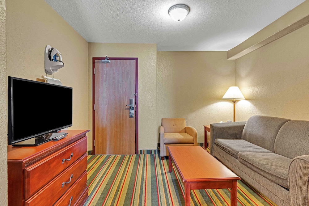 Quality Inn & Suites Grimsby 25/38
