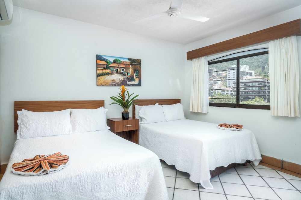 STANDARD, 2 DOUBLE BEDS