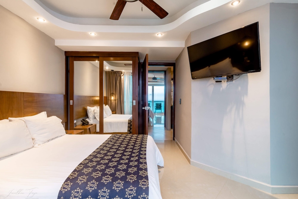 2 BEDROOMS, PENTHOUSE, OCEAN VIEW, BALCONY