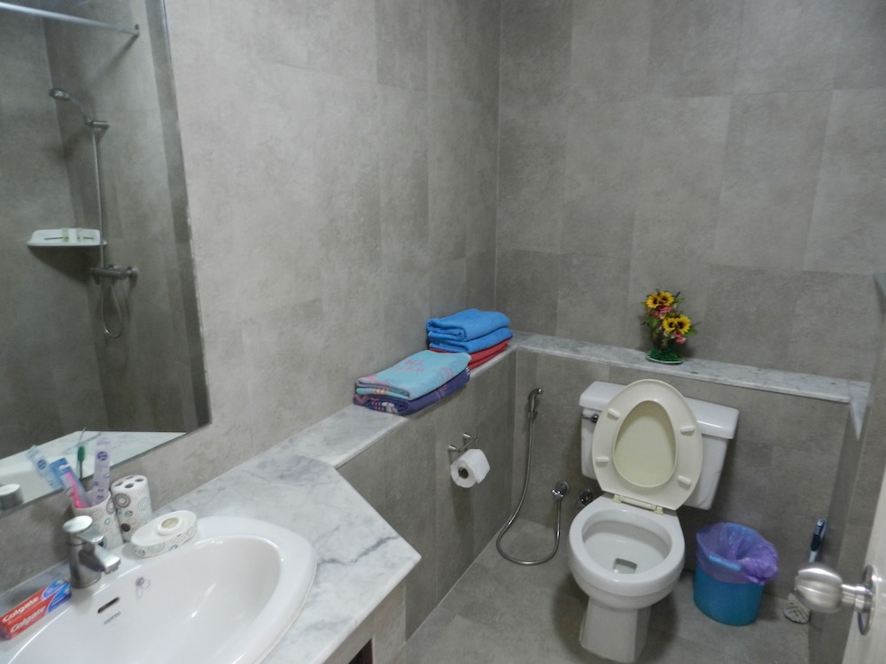 Alex Group Jomtien Plaza Condotel 45/50
