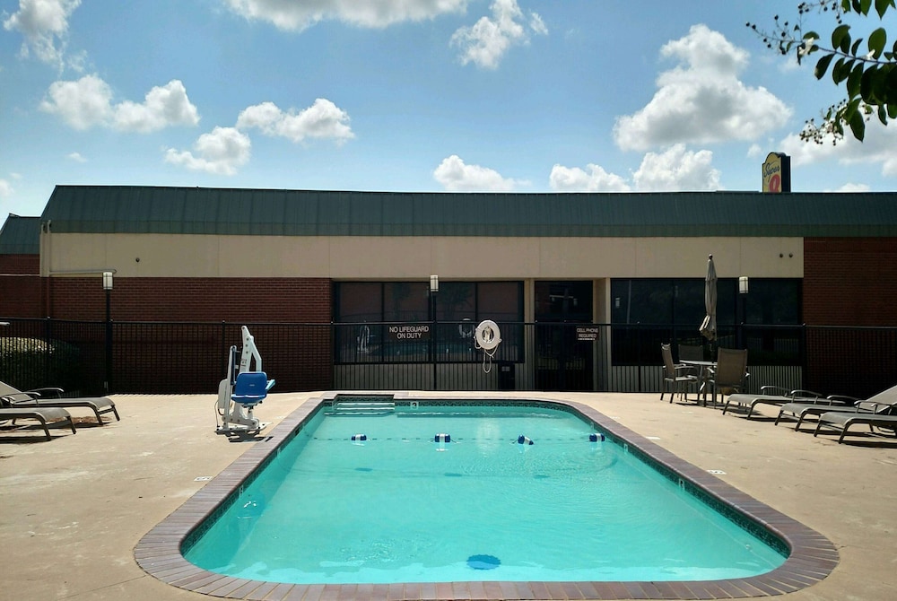 Super 8 by Wyndham Atoka 20/22