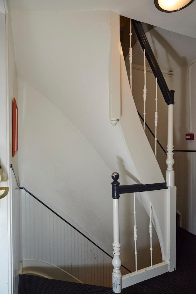 The Townhouse Hotel 4/32