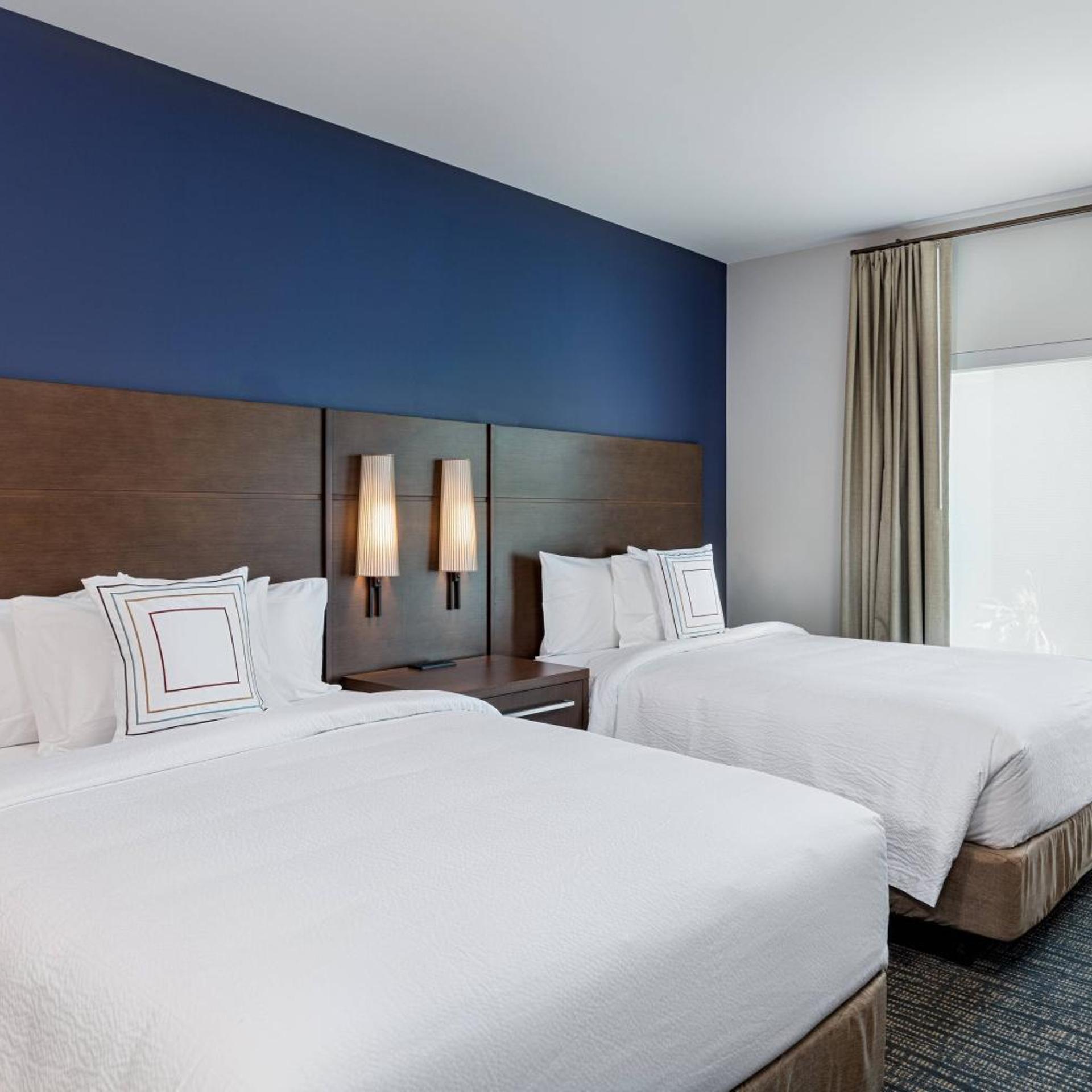 1 Bedroom, Suite, 2 Queen Beds, Mountain View, Sofa