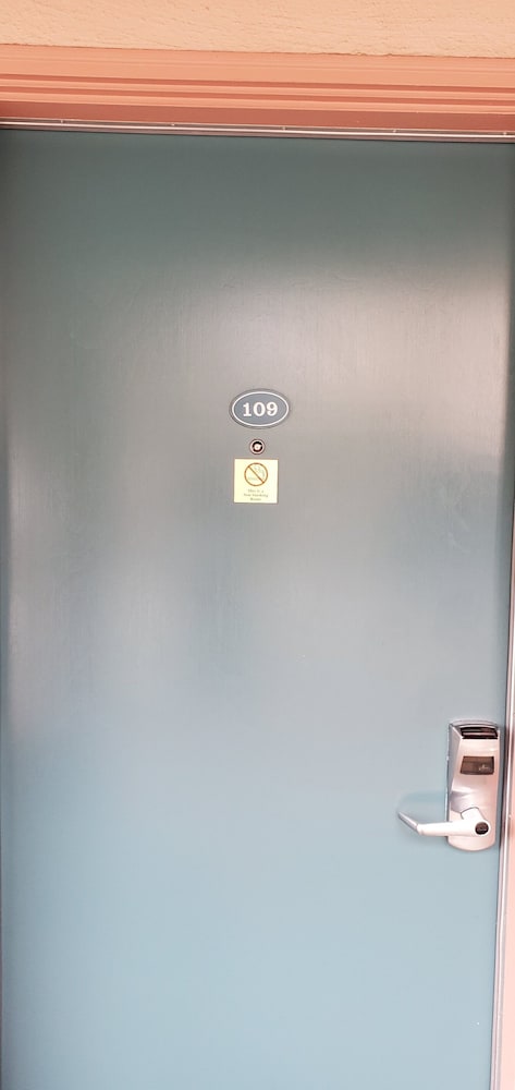 Town House Motel 6/46