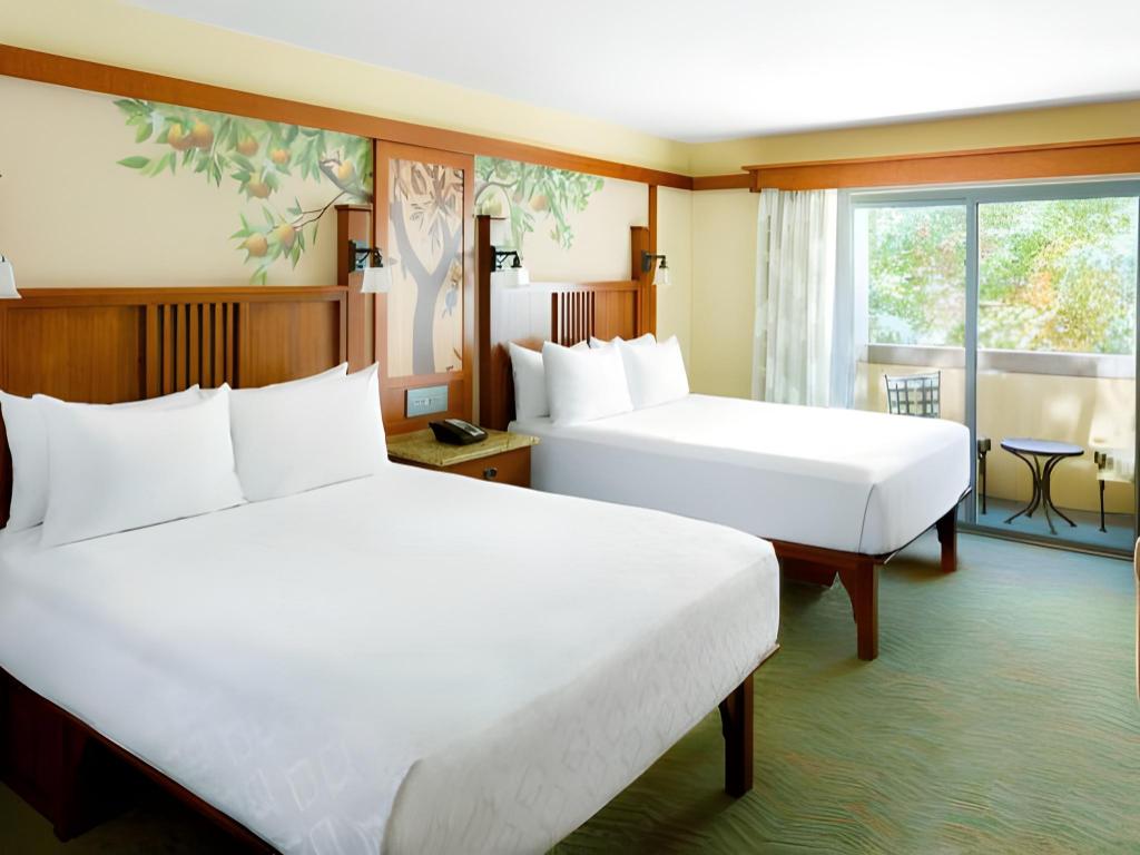 Standard, King Bed, with View, Sofa, Club Floor