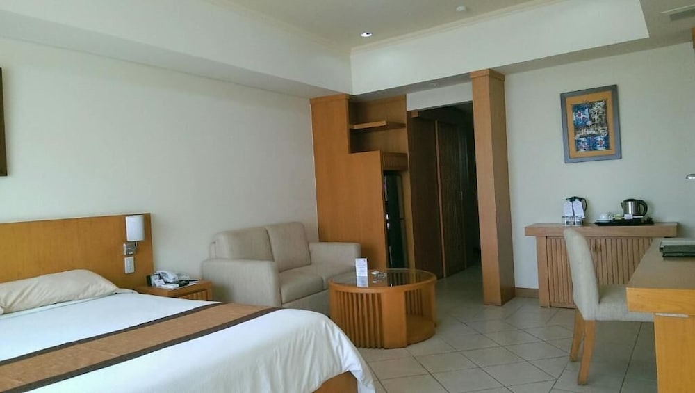 Puri KIIC Golf View Hotel 17/58