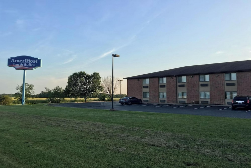 Capital O Amerihost Inn and Suites Mexico Hwy 54 MO image