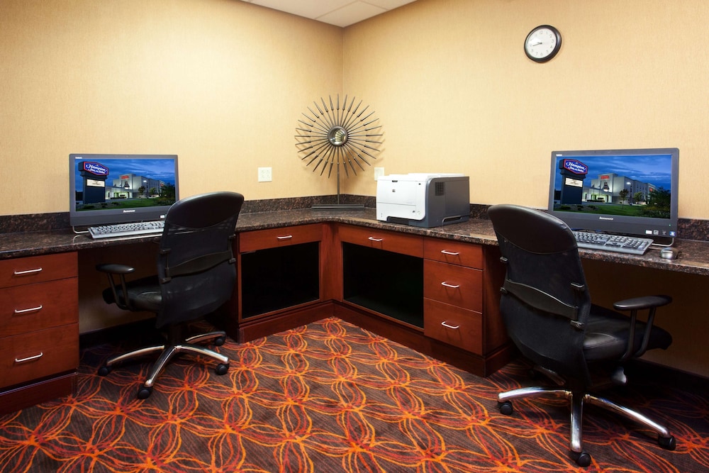 Hampton Inn & Suites Grove City 27/39