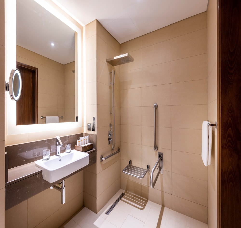 Crowne Plaza Muscat Oman Convention and Exhibition Centre (OCEC) 14/76