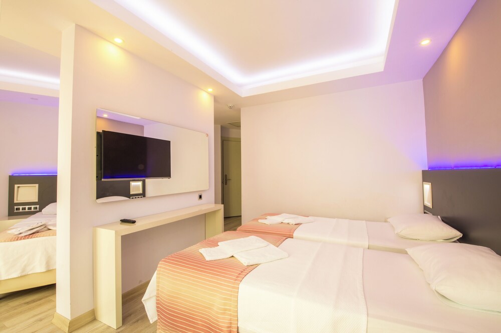 Room, Triple
