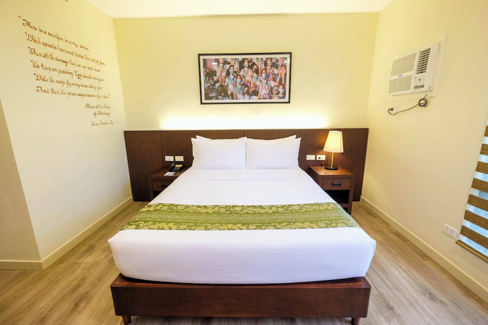 DELUXE, QUEEN BED
