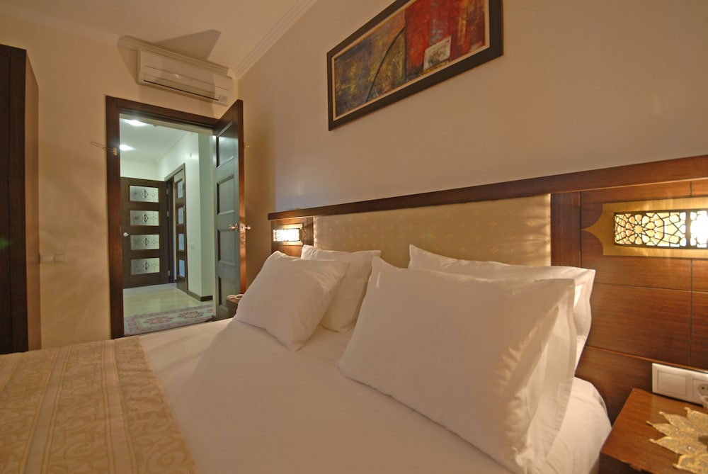Tourist Hotel 11/63