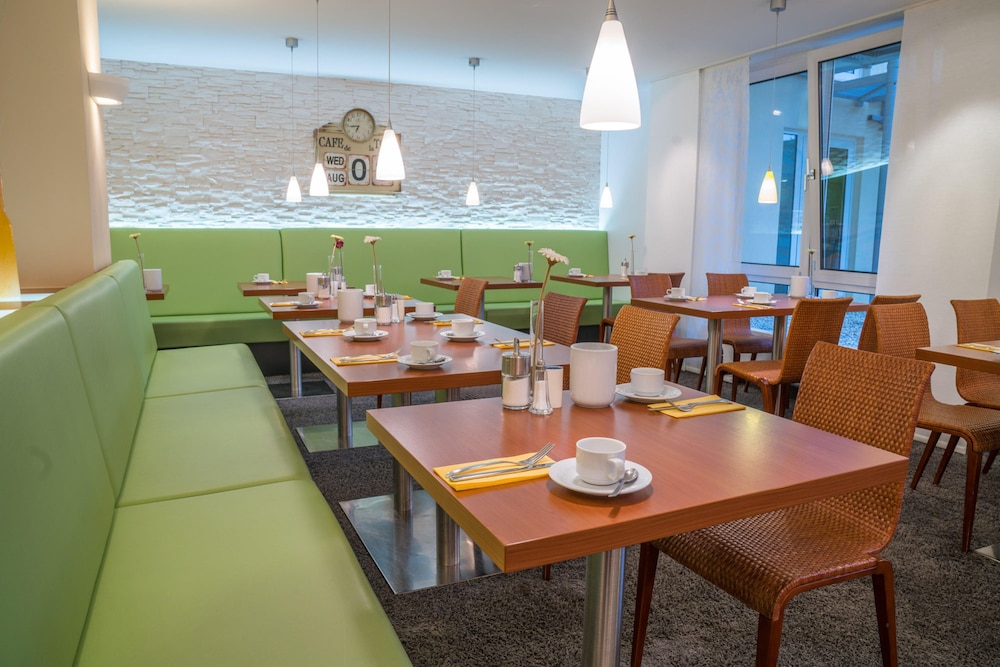 Residenzhotel Stuttgart Airport, Sure Hotel Collection by BW 42/61