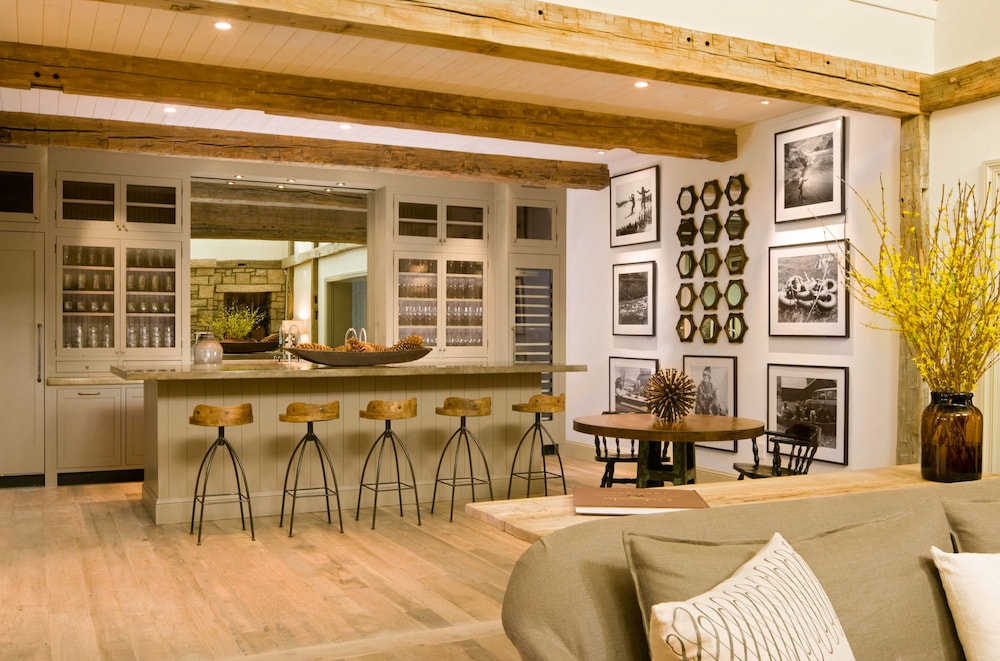 Eleven Experience Scarp Ridge Lodge 32/50