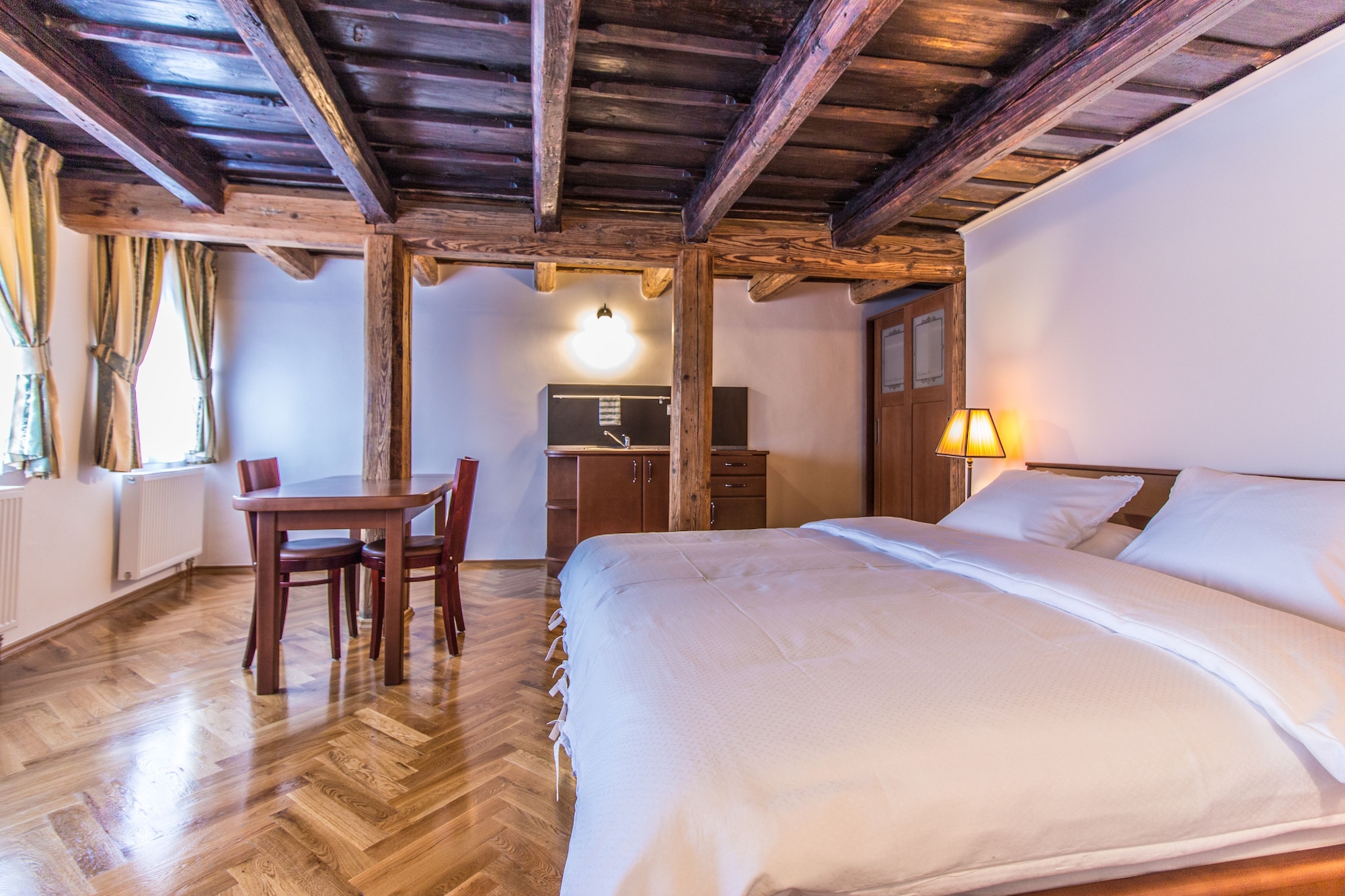 COMFORT, STUDIO, SUITE