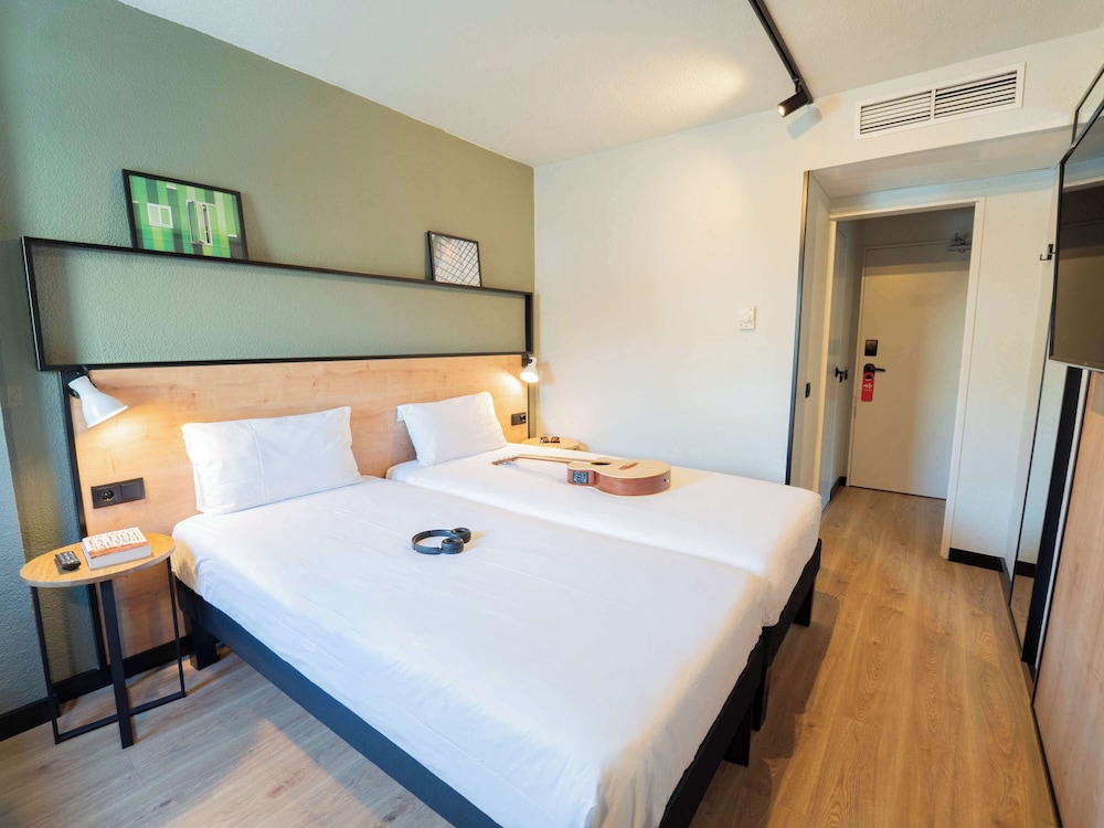 Ibis Guimaraes 28/73