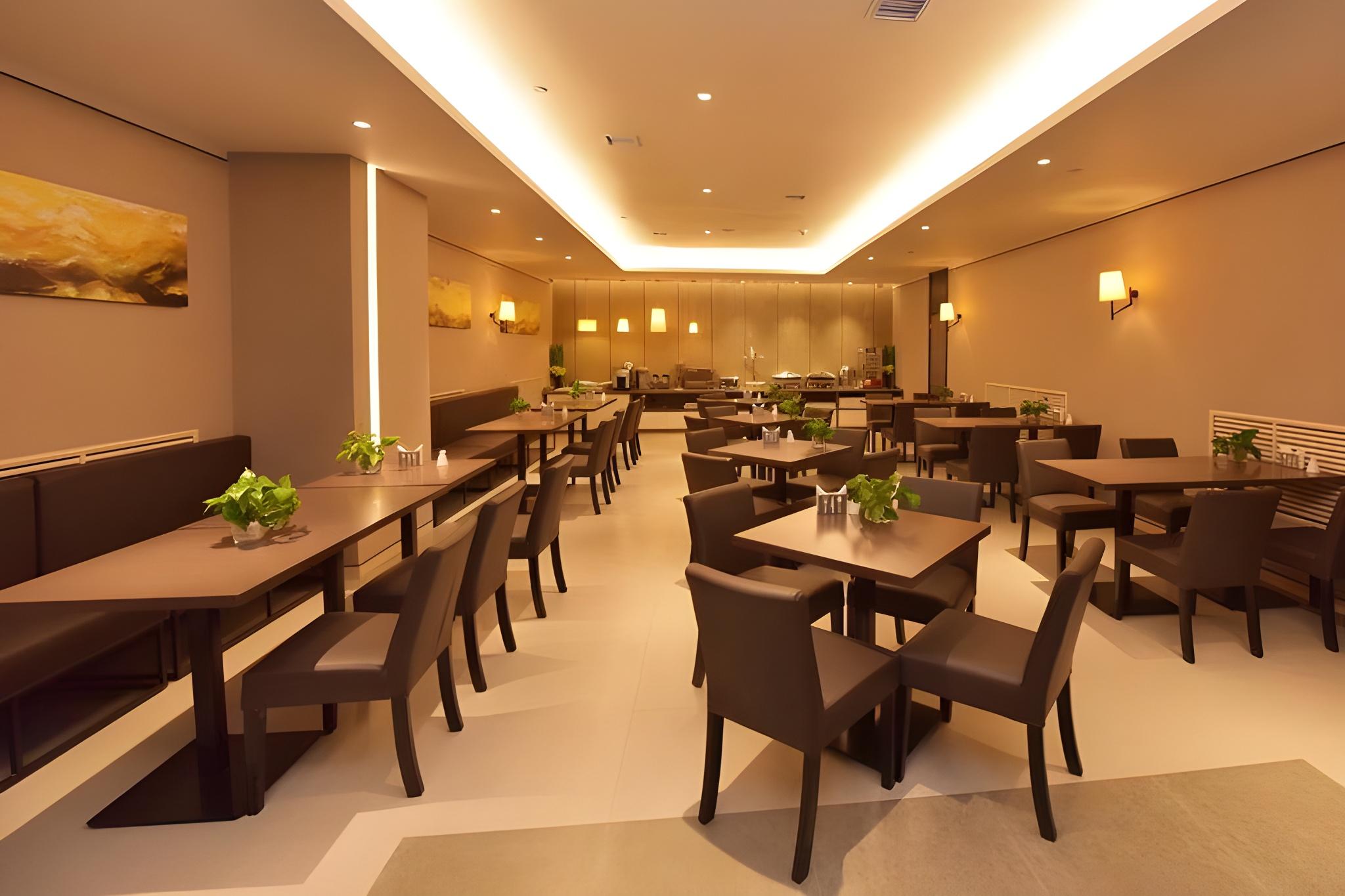 Home Inn Plus (Harbin Central Street) 39/43