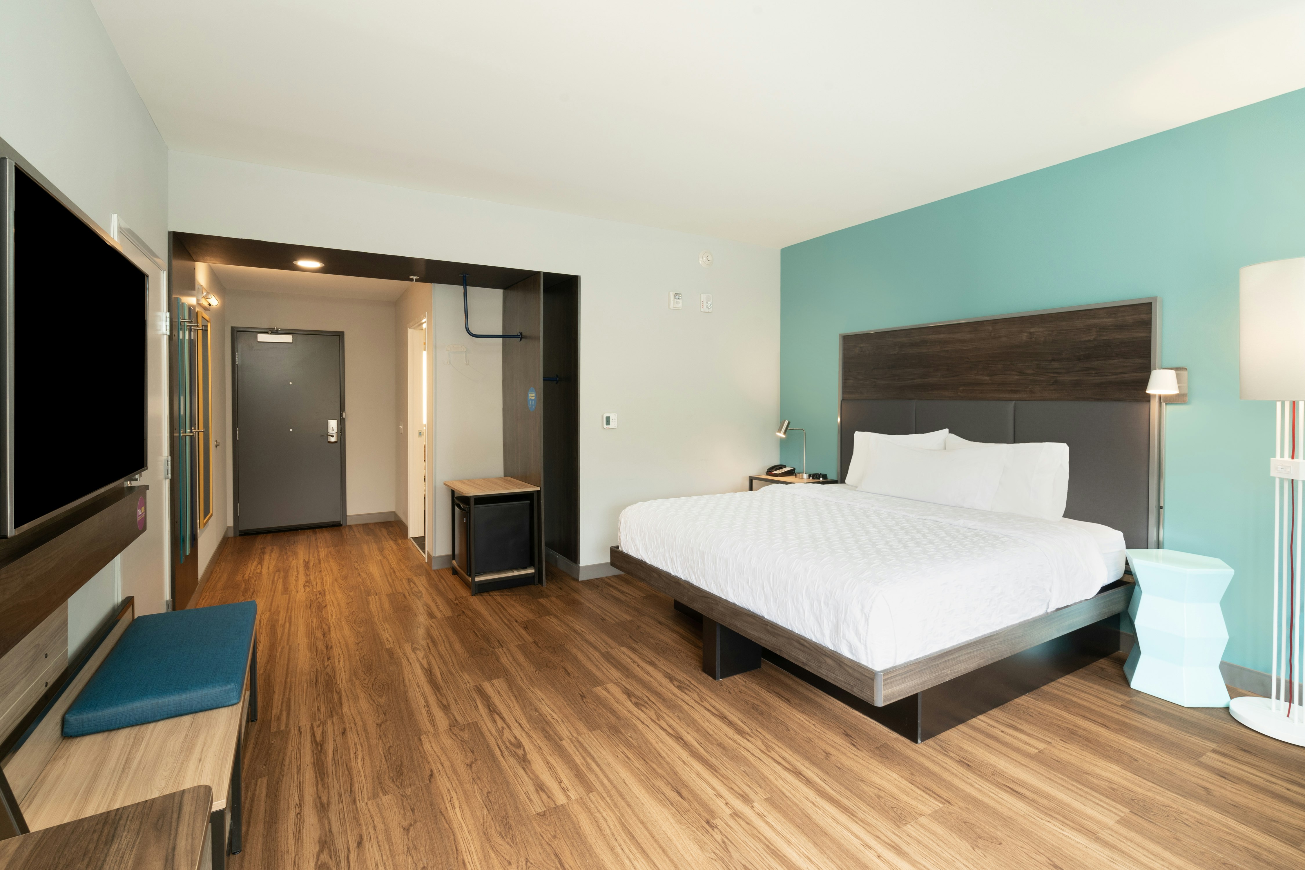 ROOM, KING BED, ACCESSIBLE
