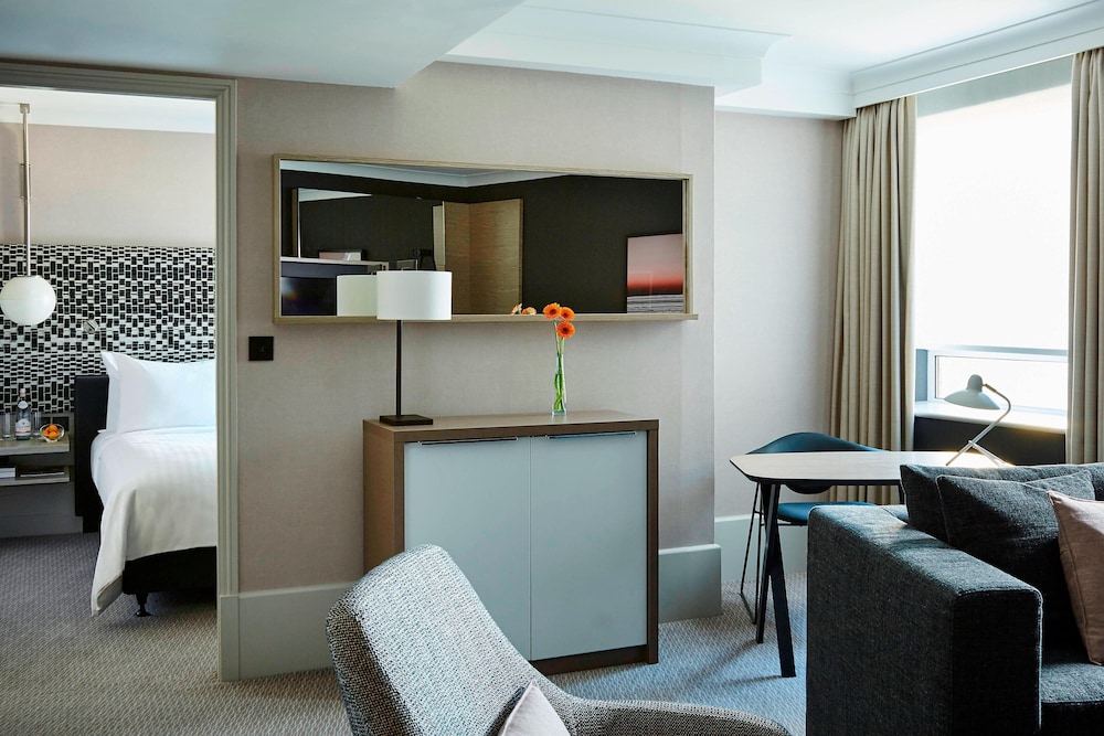 Lobby at London Marriott Hotel Maida Vale, LONDON