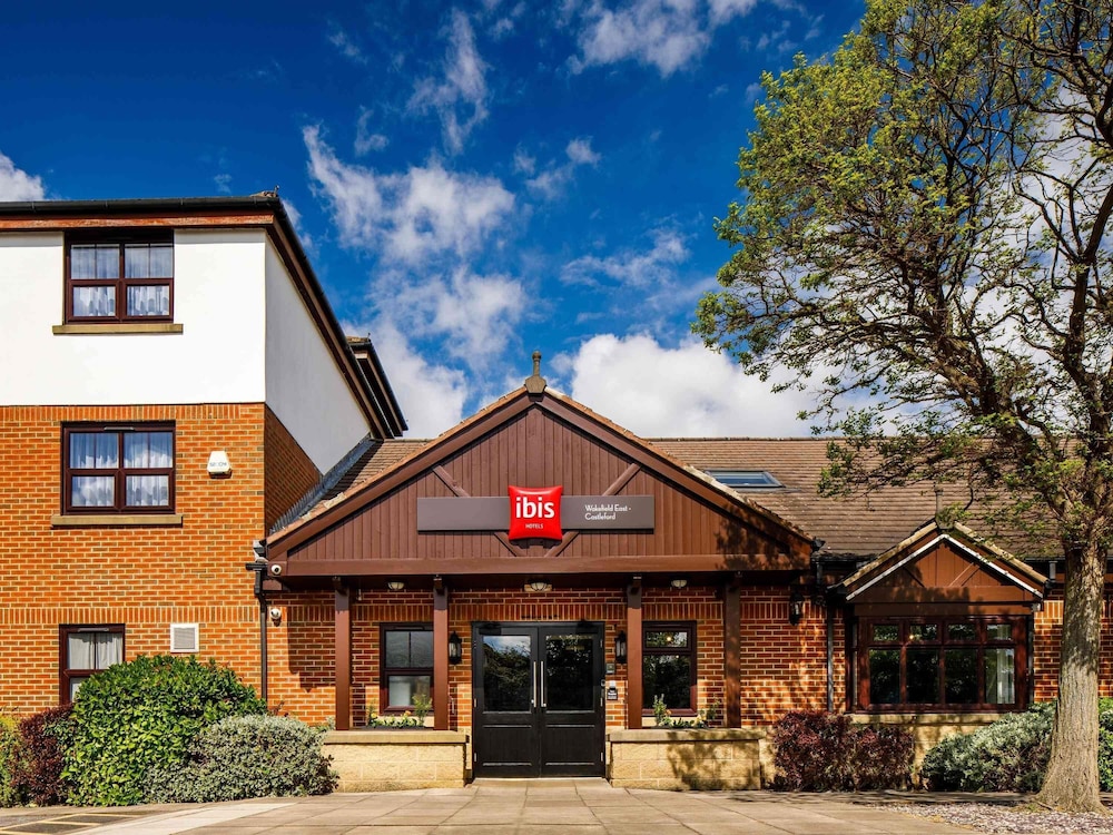 ibis Wakefield East Castleford 3/45