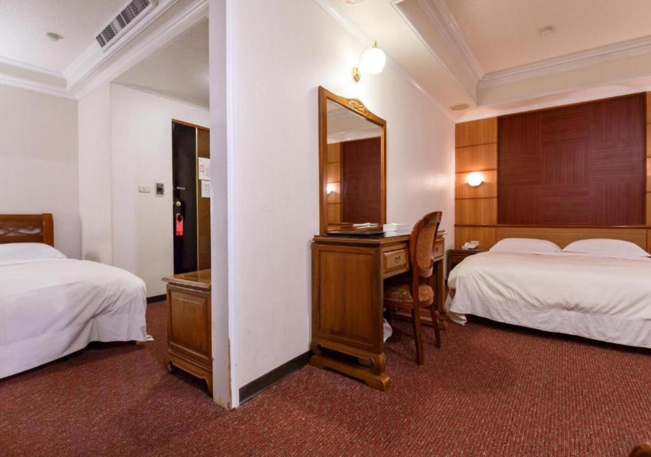 Champion Hotel 18/50