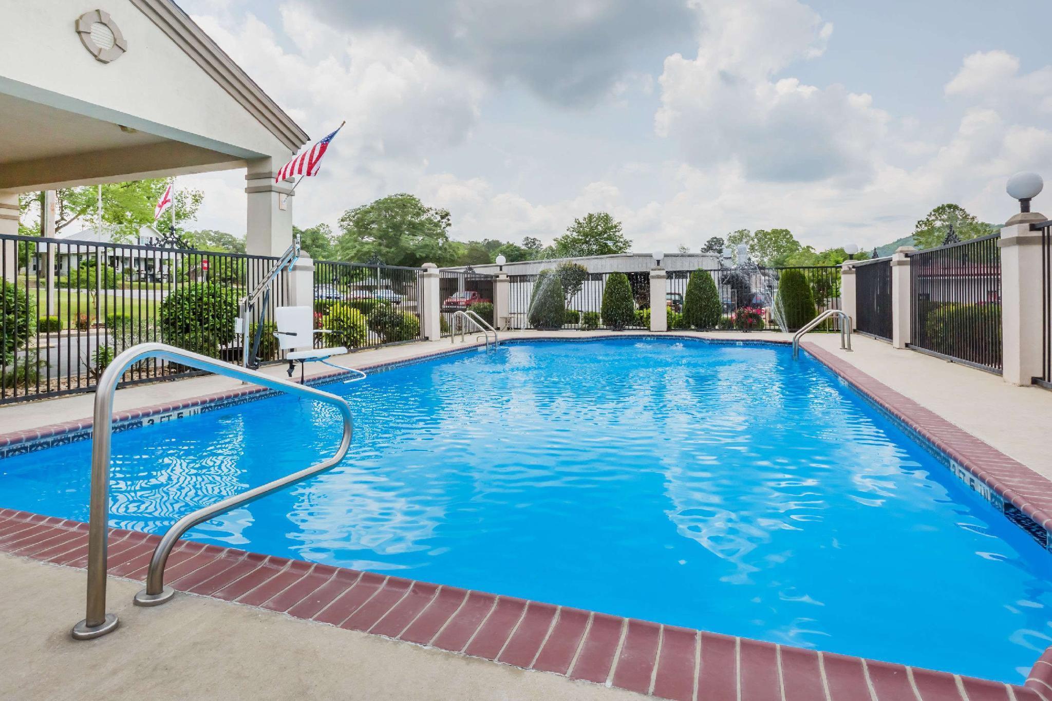 Days Inn by Wyndham Oneonta AL 13/18