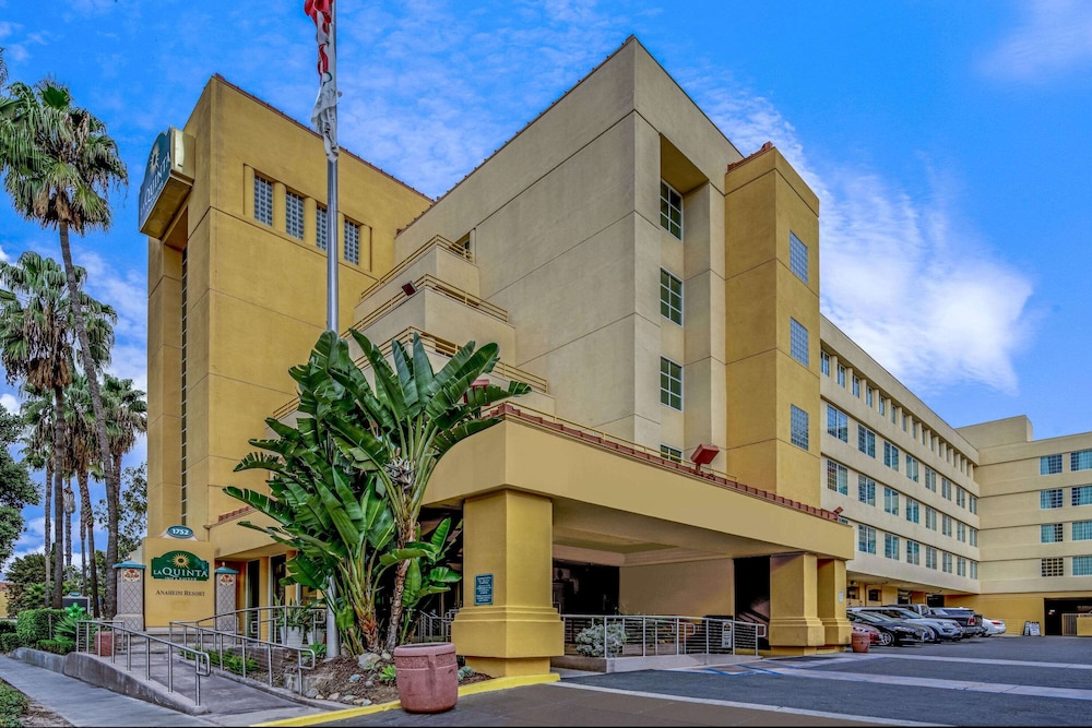 Holiday Inn Express & Suites Anaheim Convention Center Area 3/45