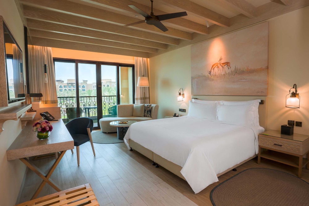 ROOM, KING BED, BALCONY