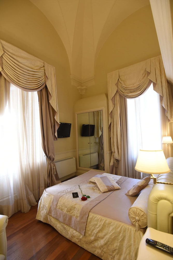 Suite Hotel Santa Chiara 13/50