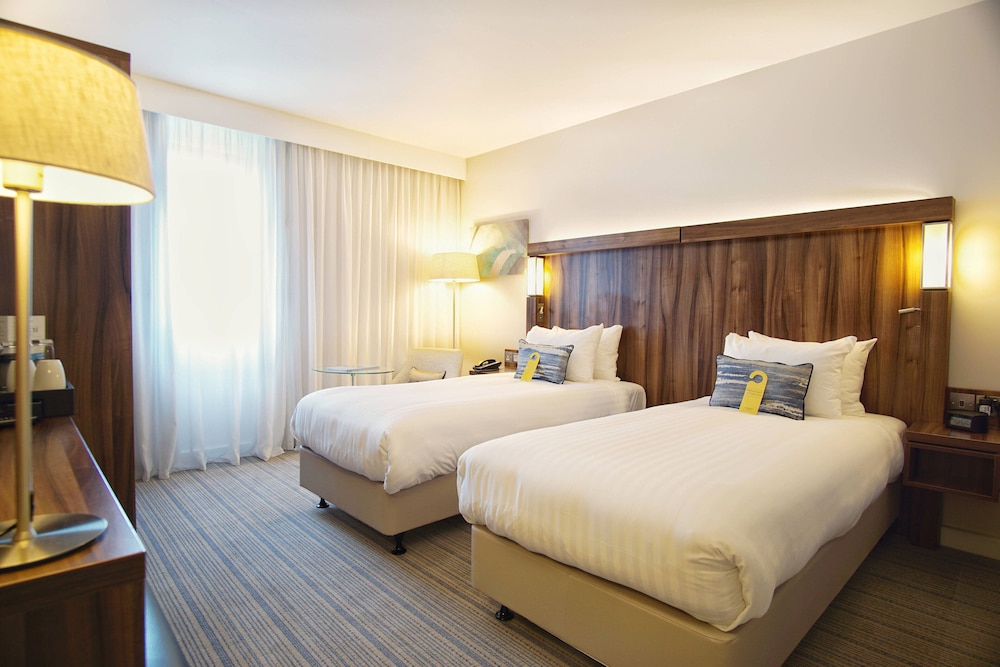 Courtyard By Marriott Glasgow Airport 13/36