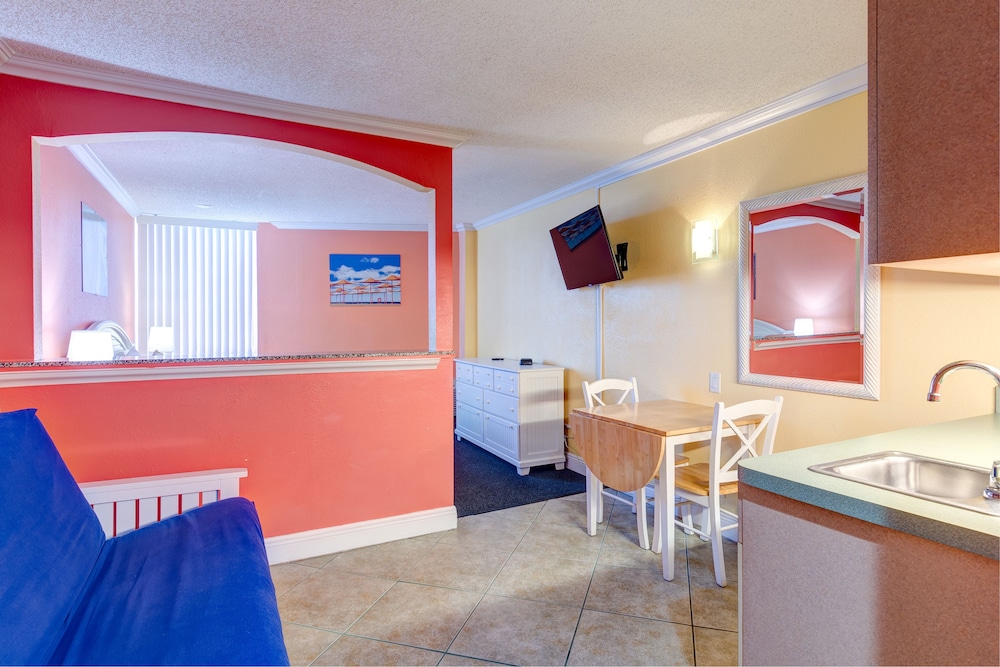 PELICAN POINTE SUITES 44/58