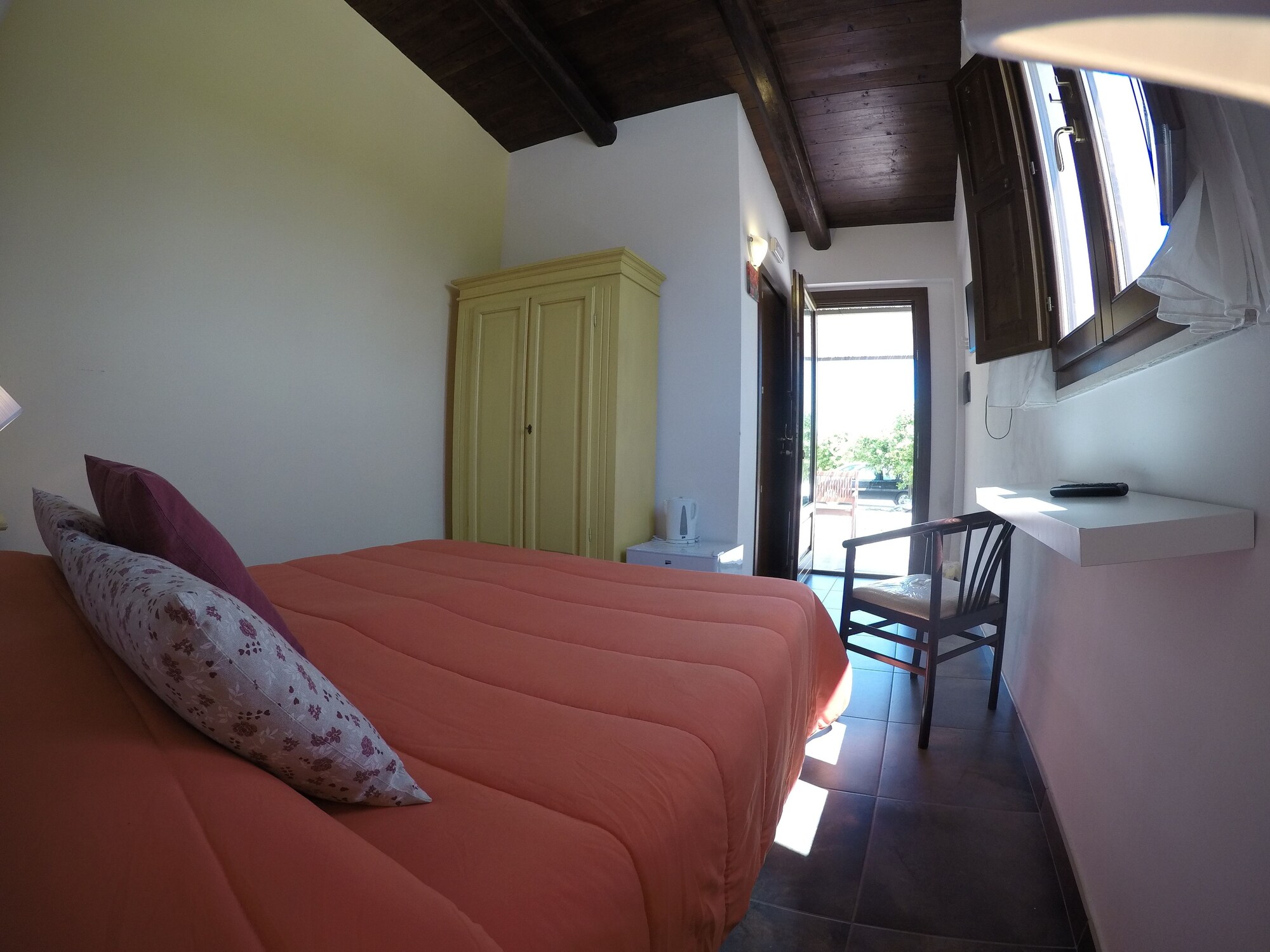 ROOM, DOUBLE AND TWIN BEDS, GARDEN VIEW