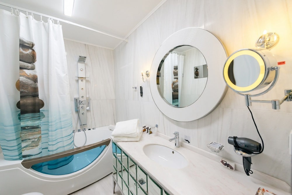 Fiscardonna Luxury Suites 48/50