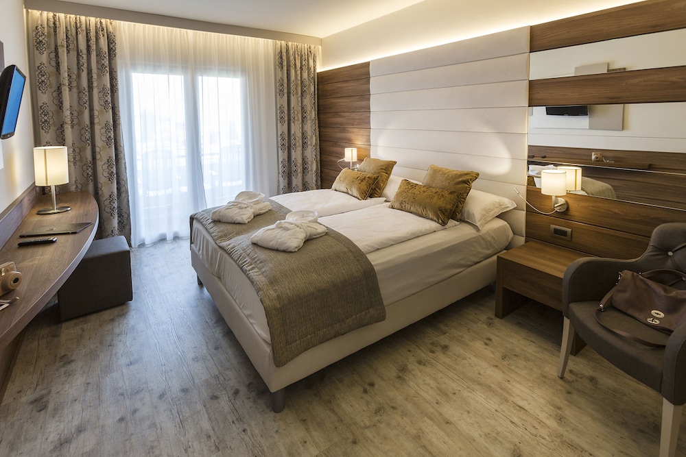 Hotel Du Lac 23/72