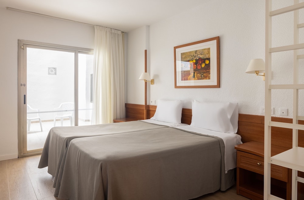 ROOM, TWIN BEDS, POOL VIEW, BALCONY