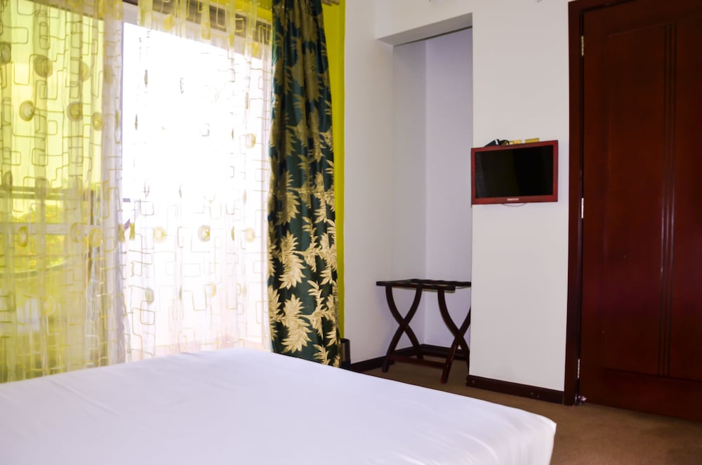 Emperor Hotels 16/39